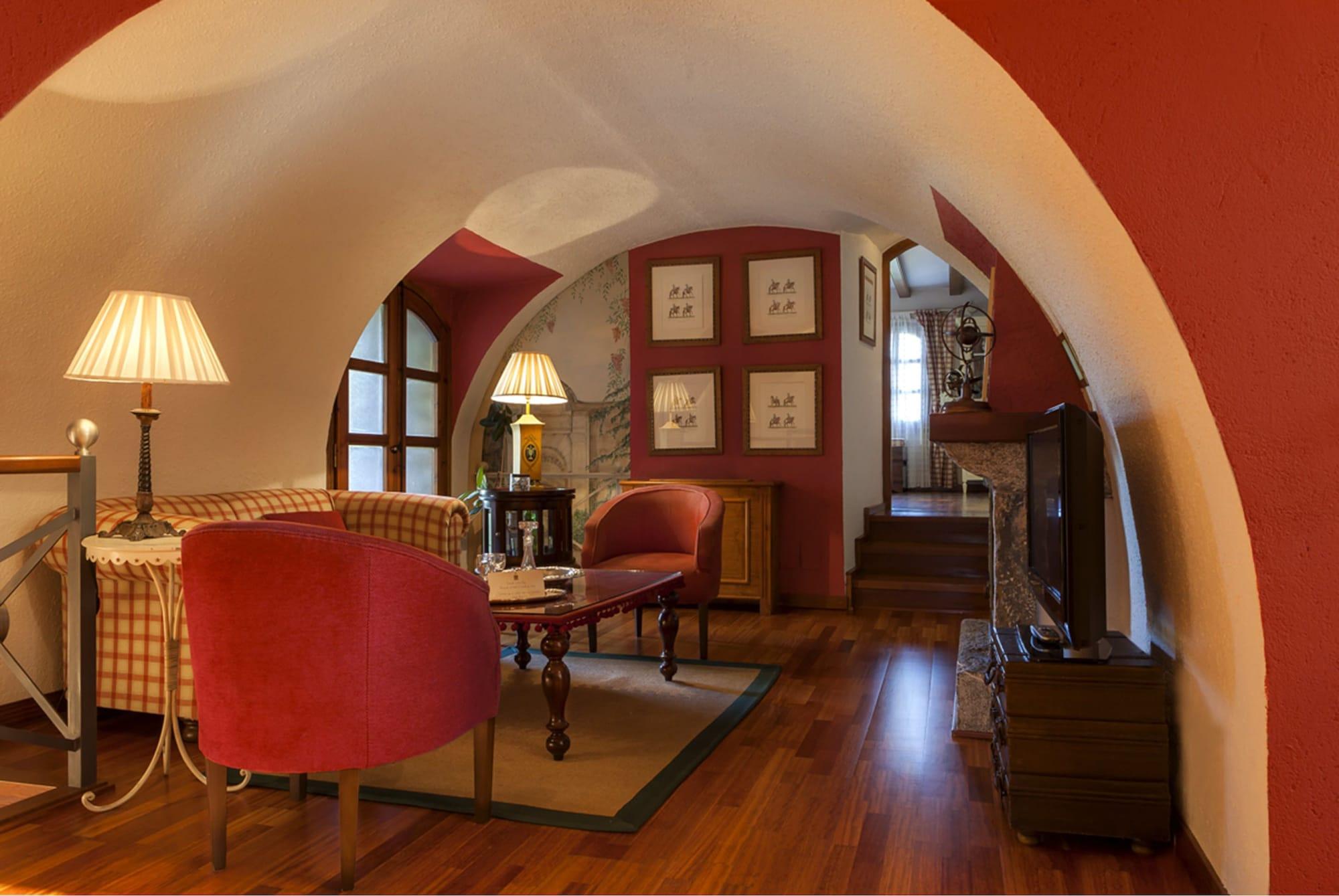 El Castell De Ciutat - Relais & Chateaux La Seu d'Urgell Zewnętrze zdjęcie